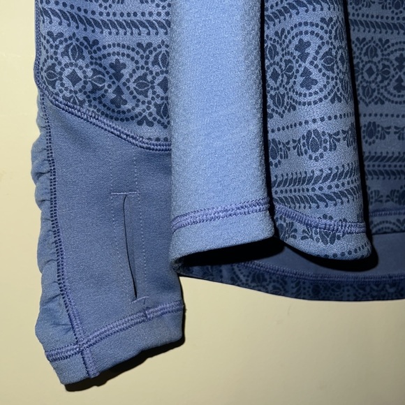 Calia by Carrie Underwood Thumbhole Sleeve Pullover Athletic Top Medium
#316 - Picture 5 of 9